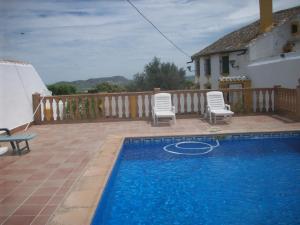 The swimming pool at or close to Cortijo la Colá