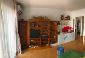 Knižnica v apartmáne