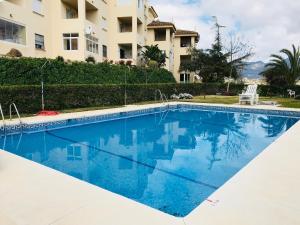 Basen w obiekcie Apartamento Las Brisas lub w pobliżu