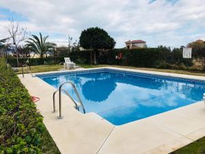 Basen w obiekcie Apartamento Las Brisas lub w pobliżu
