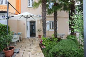 En have udenfor Apartmani Đani