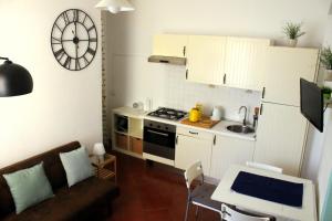 Kuhinja ili čajna kuhinja u objektu Apartment - Laterano 85