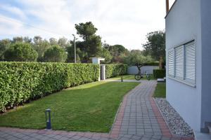 Garden sa labas ng Apartments Villa Clementa