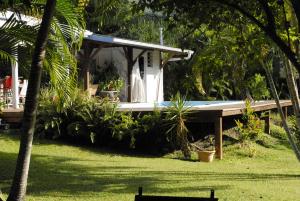 a house with a swimming pool in a yard at La Case Dentelle in Le Diamant