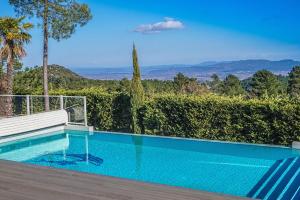 Afbeelding uit fotogalerij van Les Clèdes du Mazel in Banne