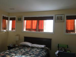 Postel nebo postele na pokoji v ubytování Sunparlor Motel