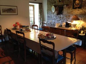 Restavracija oz. druge možnosti za prehrano v nastanitvi Maison d'hôtes "Bienlivien"