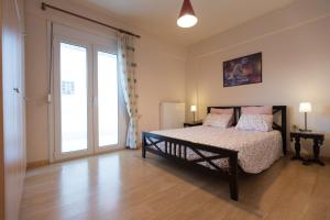 A bed or beds in a room at Διαμέρισμα 65 τμ στην καρδιά της πόλης