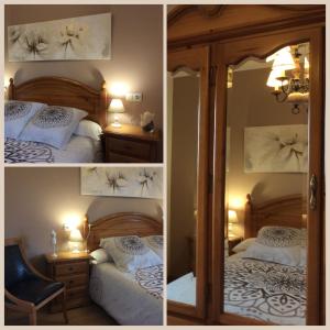 - deux photos d'une chambre avec un lit et un miroir dans l'établissement Balcón De Garbisón, à Roda de Isábena
