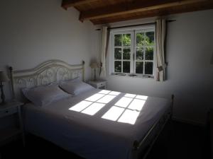 Een bed of bedden in een kamer bij Vila Holanda Bed & Breakfast