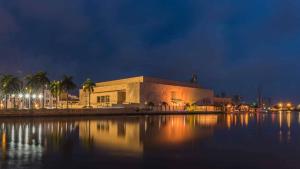a building next to a body of water at night at Apartamento Alvarez in Cartagena de Indias