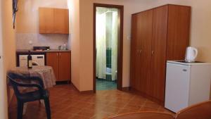 Kuchyň nebo kuchyňský kout v ubytování Villa Budvanka Guesthouse