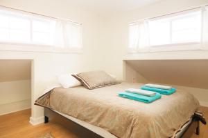 
a bedroom with a bed and a window at Orange Drive Hostel in Los Angeles
