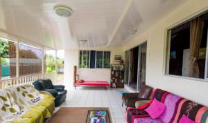 Posezení v ubytování Pension TE MITI - PLAGE-BEACH 200m - Mahana Parc & Vaiava Beach pk18 - B&B CHAMBRES ou DORTOIR