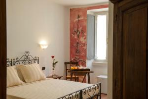 Ένα ή περισσότερα κρεβάτια σε δωμάτιο στο Hotel Porta Marmorea