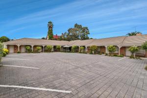 an empty parking lot in front of a building at Golden Square Motor Inn in Bendigo