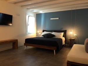 Ліжко або ліжка в номері Kibò Urban Lodge Chioggia Adults Only
