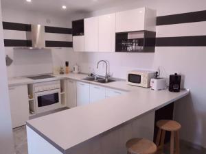 Kuchnia lub aneks kuchenny w obiekcie Apartamentos Dinastia