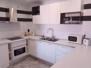 Kuchnia lub aneks kuchenny w obiekcie Apartamentos Dinastia