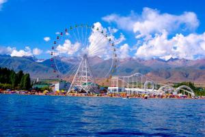 a ferris wheel in the middle of the water at Parus Hotel in Bosteri