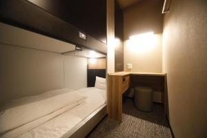 Ein Bett oder Betten in einem Zimmer der Unterkunft Dormy Inn Korakuen