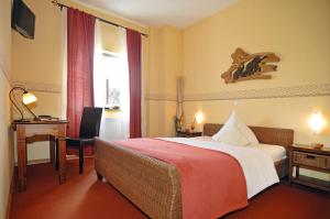 Een bed of bedden in een kamer bij Hotel & Restaurant 4 Winden