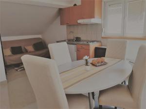 Kuchyň nebo kuchyňský kout v ubytování Apartment Toni Privlačka 32