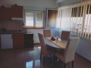 Kuchyň nebo kuchyňský kout v ubytování Apartment Toni Privlačka 32