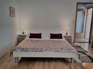 Postel nebo postele na pokoji v ubytování Apartment Toni Privlačka 32