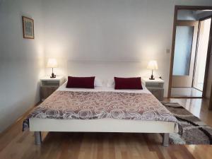 Postel nebo postele na pokoji v ubytování Apartment Toni Privlačka 32