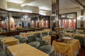Restorāns vai citas vietas, kur ieturēt maltīti, naktsmītnē Hotel Le Boulevard