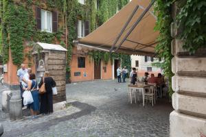 Galeriebild der Unterkunft Quiet pied a terre with terrace in Borgo Pio in Rom
