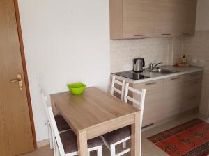 Kuchyň nebo kuchyňský kout v ubytování Apartments Miletic J-I