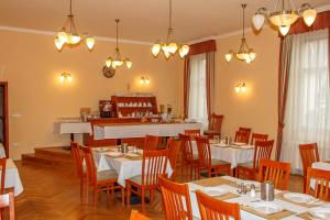 Nápoje v ubytování Pannon Hotel Bejelentkezés 20 óráig, Check-in until 20 o'clock, Einchecken bis 20 Uhr