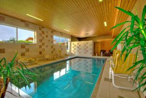 Swimming pool sa o malapit sa Hotel-Restaurant Sonnhof