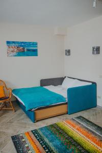 Ένα ή περισσότερα κρεβάτια σε δωμάτιο στο Стильная уютная апарт-студия SILENA
