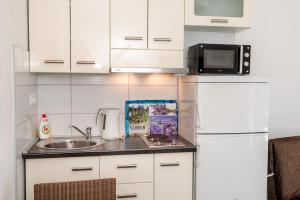 Kuchyňa alebo kuchynka v ubytovaní Apartmani Gelo