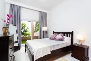 Łóżko lub łóżka w pokoju w obiekcie Maravillosa Villa de Lujo con Piscina Privada