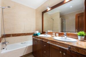 Łazienka w obiekcie Maravillosa Villa de Lujo con Piscina Privada