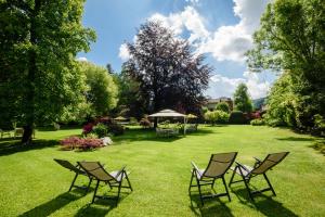 two chairs and a table in a yard at Albergo Milano Snc in Lanzo dʼIntelvi