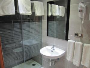 Et badeværelse på Hotel Corona de Castilla