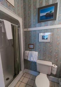 Ett badrum på Carriage House Inn