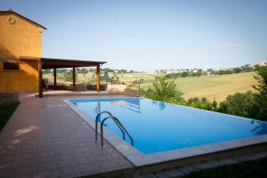 The swimming pool at or close to Il Gladiolo