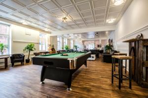 a billiard room with a pool table in it at Mooi Hotel Garni in Friedrichstadt