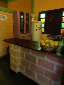 a kitchen with a counter with a bowl of fruit on it at Chalé Chapada dos Veadeiros in Cavalcante