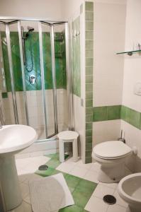 a bathroom with a toilet a sink and a bath tub at Hotel San Pietro in Maiori