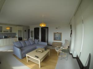 พื้นที่นั่งเล่นของ Derya Beach Apartment