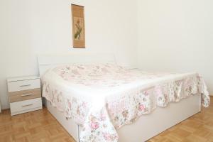 Postel nebo postele na pokoji v ubytování Apartments Maras