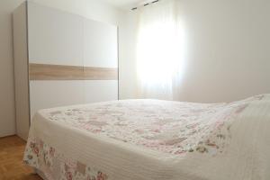 Postel nebo postele na pokoji v ubytování Apartments Maras