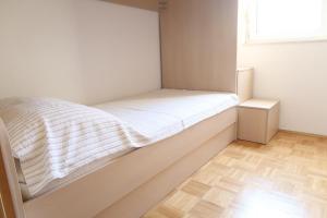 Postel nebo postele na pokoji v ubytování Apartments Maras